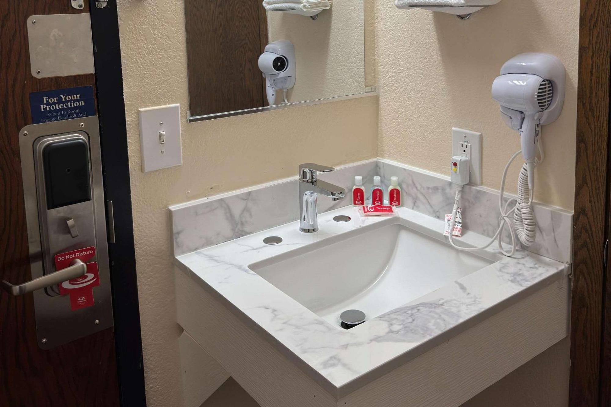 Waite Park Econo Lodge מראה חיצוני תמונה