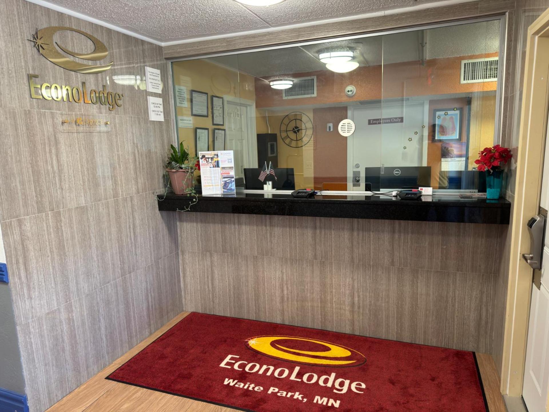 Waite Park Econo Lodge מראה חיצוני תמונה